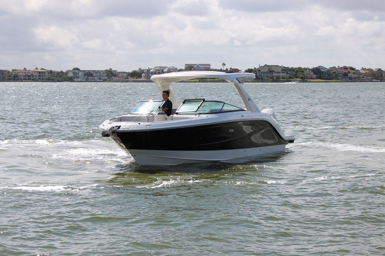 2027 Sea Ray SLX 310 Outboard 2
