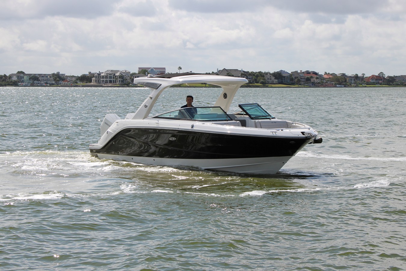 2027 Sea Ray SLX 310 Outboard 4
