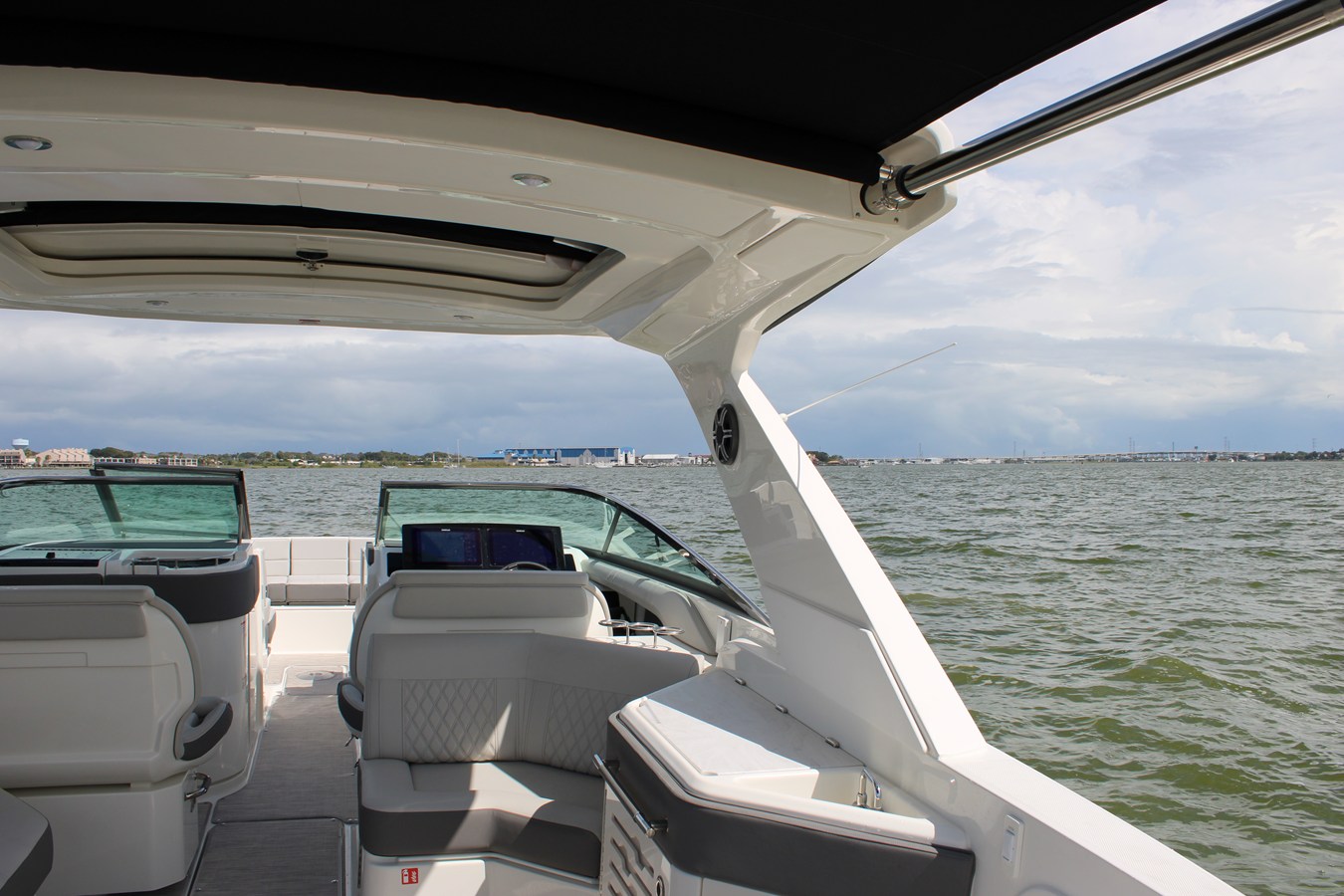 2027 Sea Ray SLX 310 Outboard 10
