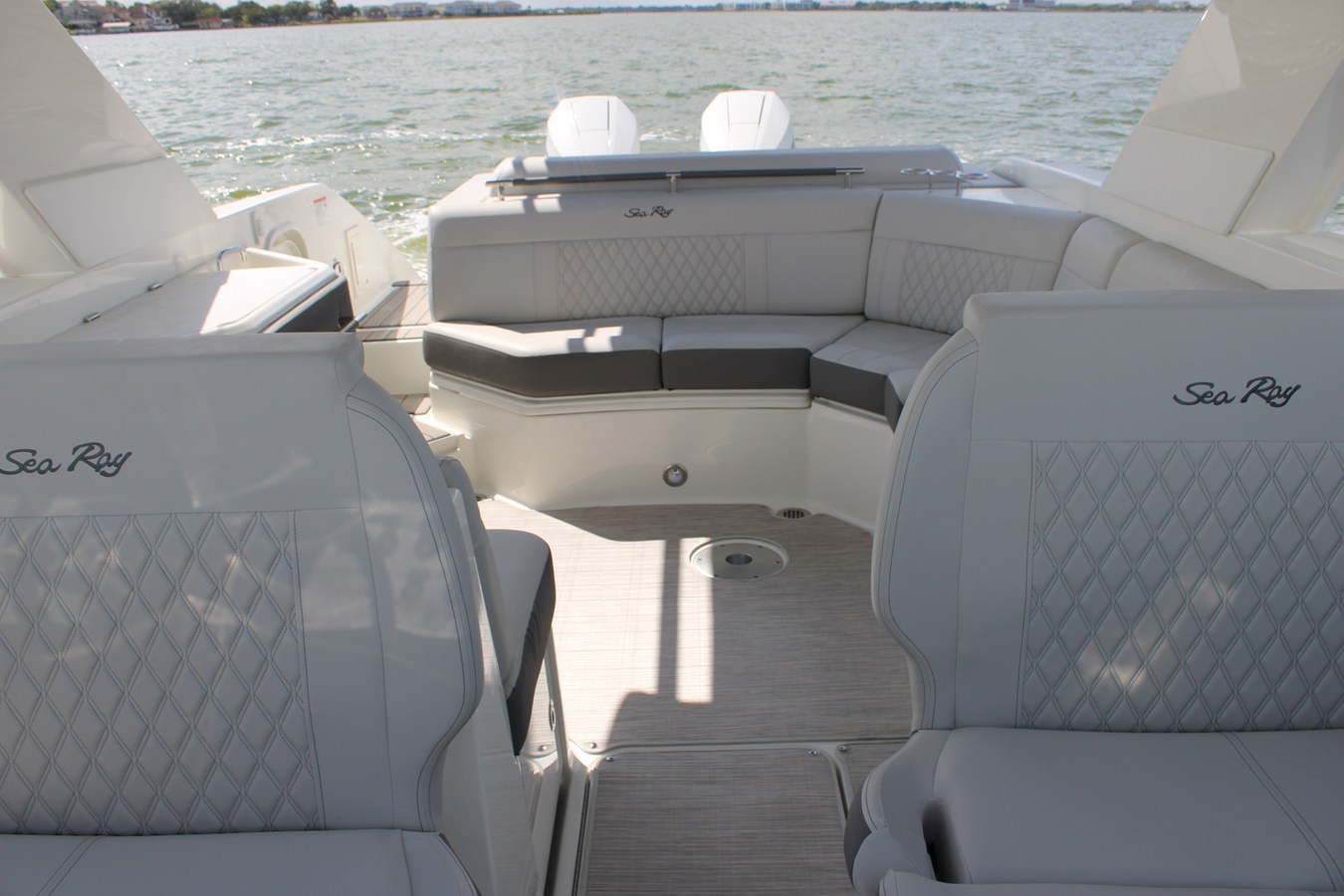 2027 Sea Ray SLX 310 Outboard 13