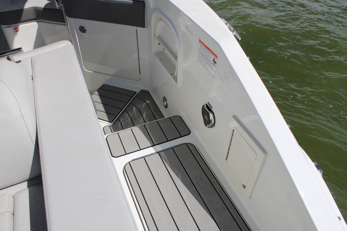 2027 Sea Ray SLX 310 Outboard 15