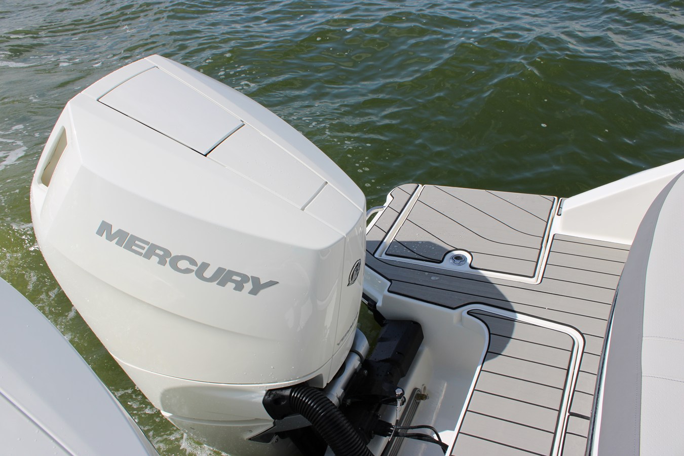 2027 Sea Ray SLX 310 Outboard 16