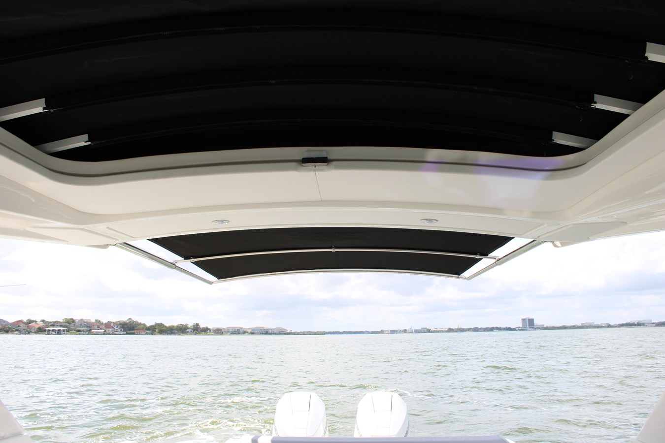 2027 Sea Ray SLX 310 Outboard 24