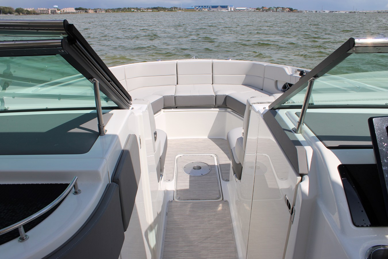 2027 Sea Ray SLX 310 Outboard 32