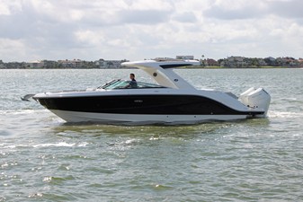 Sea Ray SLX 310 Outboard 8 2027 Sea Ray SLX 310 Outboard 9
