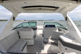 Sea Ray SLX 310 Outboard 11 2027 Sea Ray SLX 310 Outboard 12