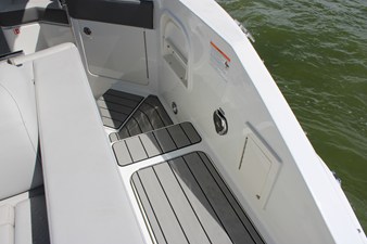 Sea Ray SLX 310 Outboard 14 2027 Sea Ray SLX 310 Outboard 15