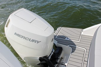 Sea Ray SLX 310 Outboard 15 2027 Sea Ray SLX 310 Outboard 16