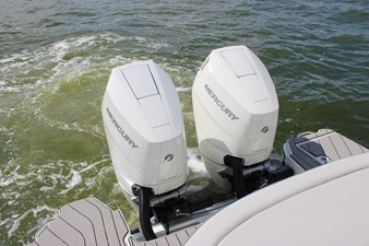 Sea Ray SLX 310 Outboard 17 2027 Sea Ray SLX 310 Outboard 18