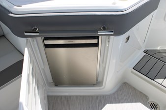 Sea Ray SLX 310 Outboard 18 2027 Sea Ray SLX 310 Outboard 19