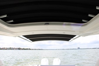 Sea Ray SLX 310 Outboard 23 2027 Sea Ray SLX 310 Outboard 24