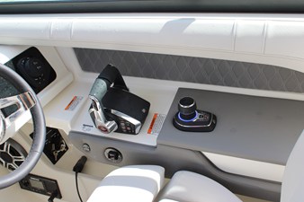 Sea Ray SLX 310 Outboard 25 2027 Sea Ray SLX 310 Outboard 26