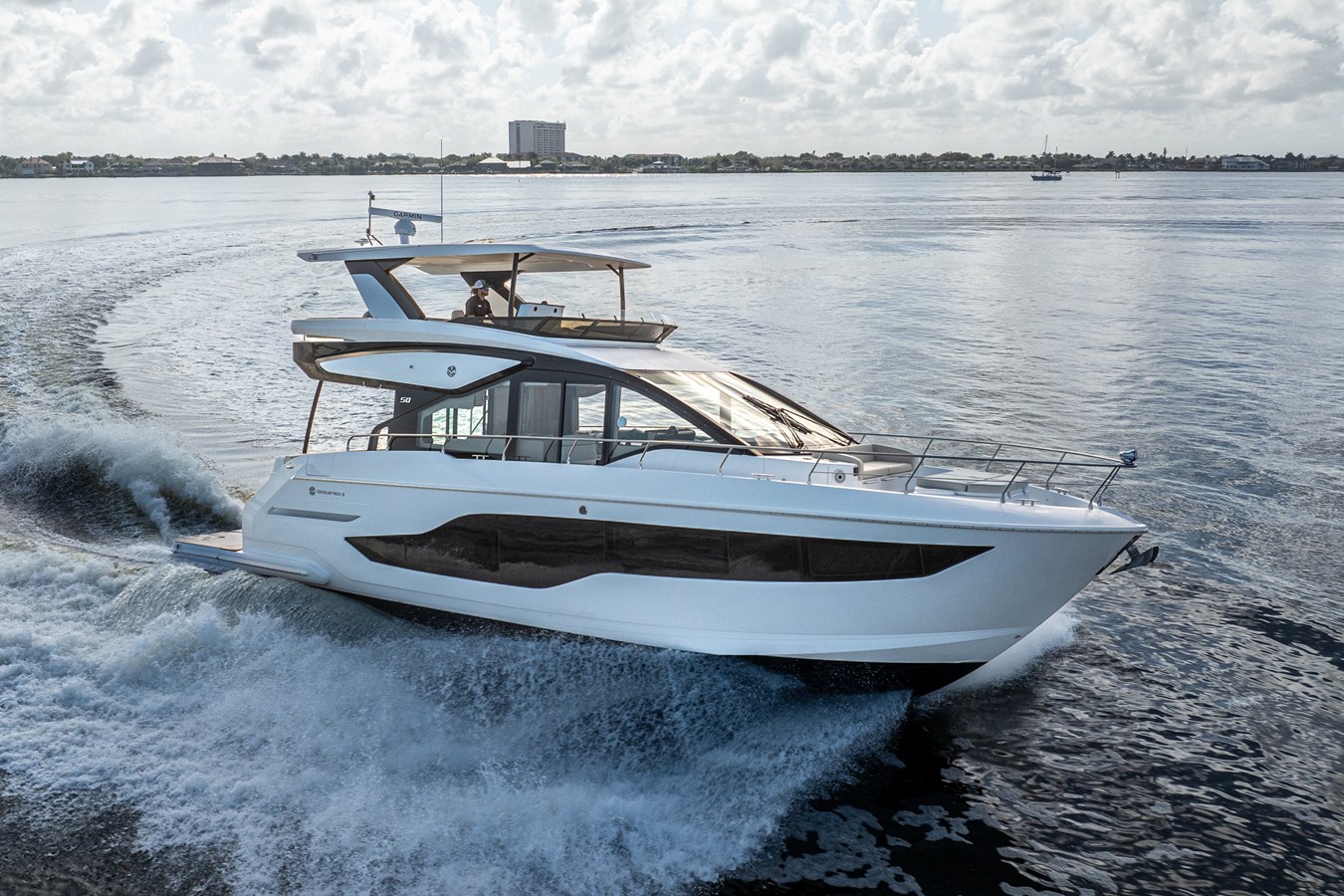 2026 Cruisers Yachts 50 FLY 6