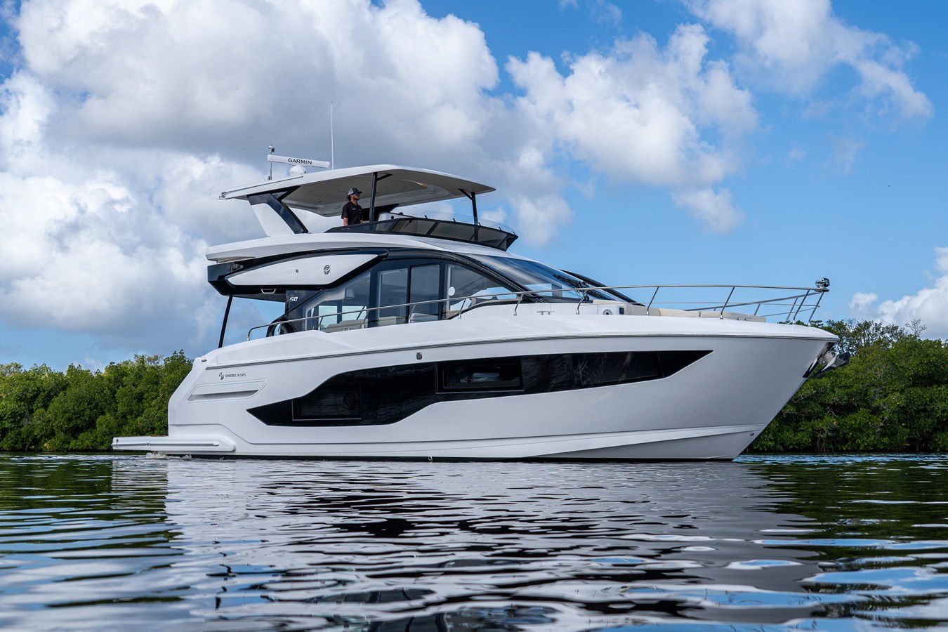 2026 Cruisers Yachts 50 FLY 8