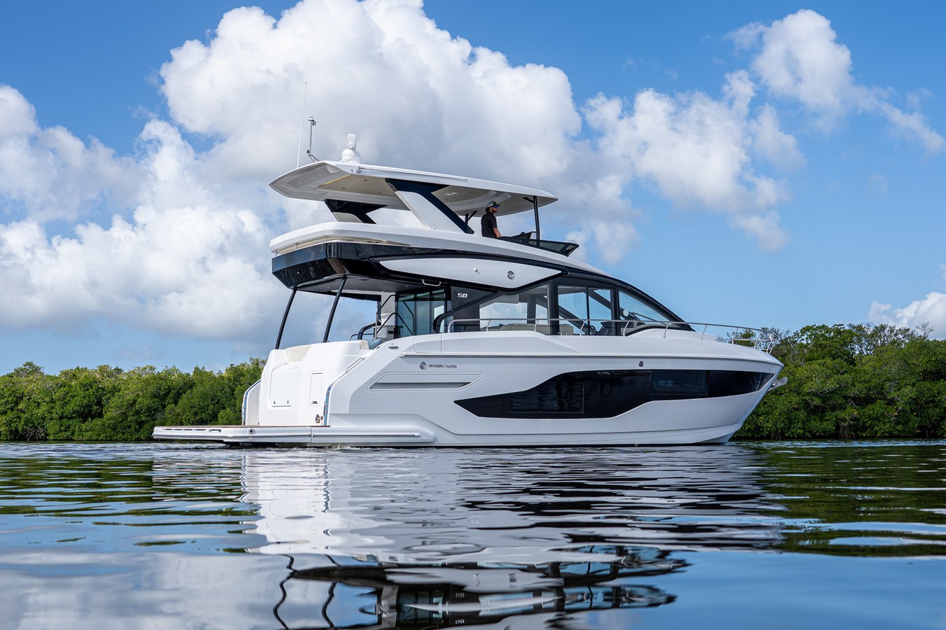 2026 Cruisers Yachts 50 FLY 9