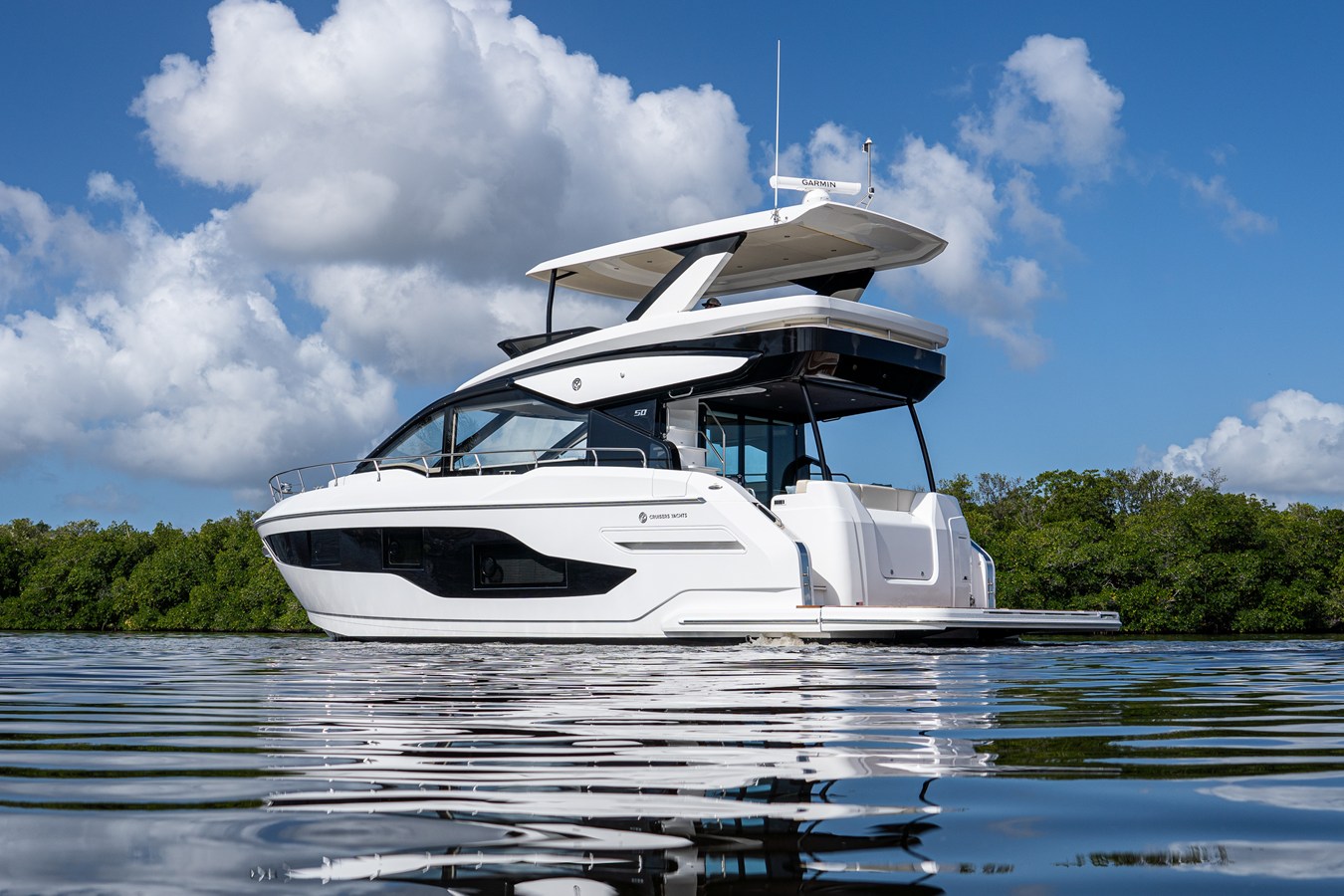 2026 Cruisers Yachts 50 FLY 10