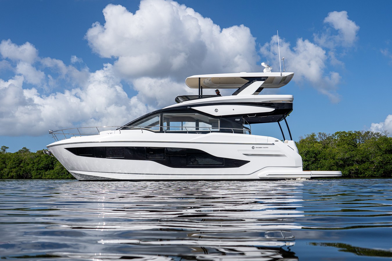 2026 Cruisers Yachts 50 FLY 11