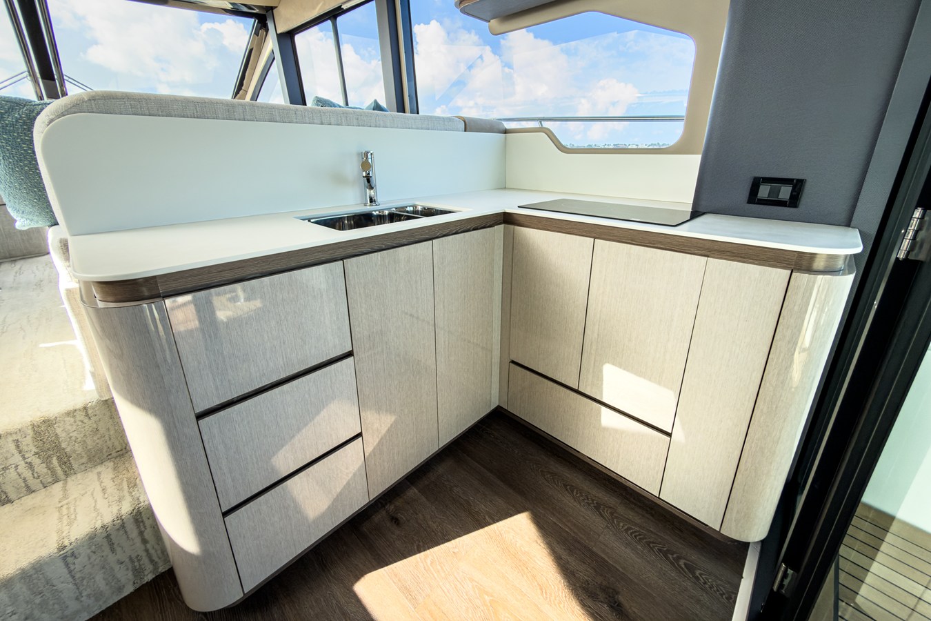 2026 Cruisers Yachts 50 FLY 27