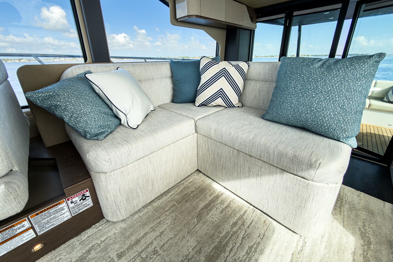 2026 Cruisers Yachts 50 FLY 31