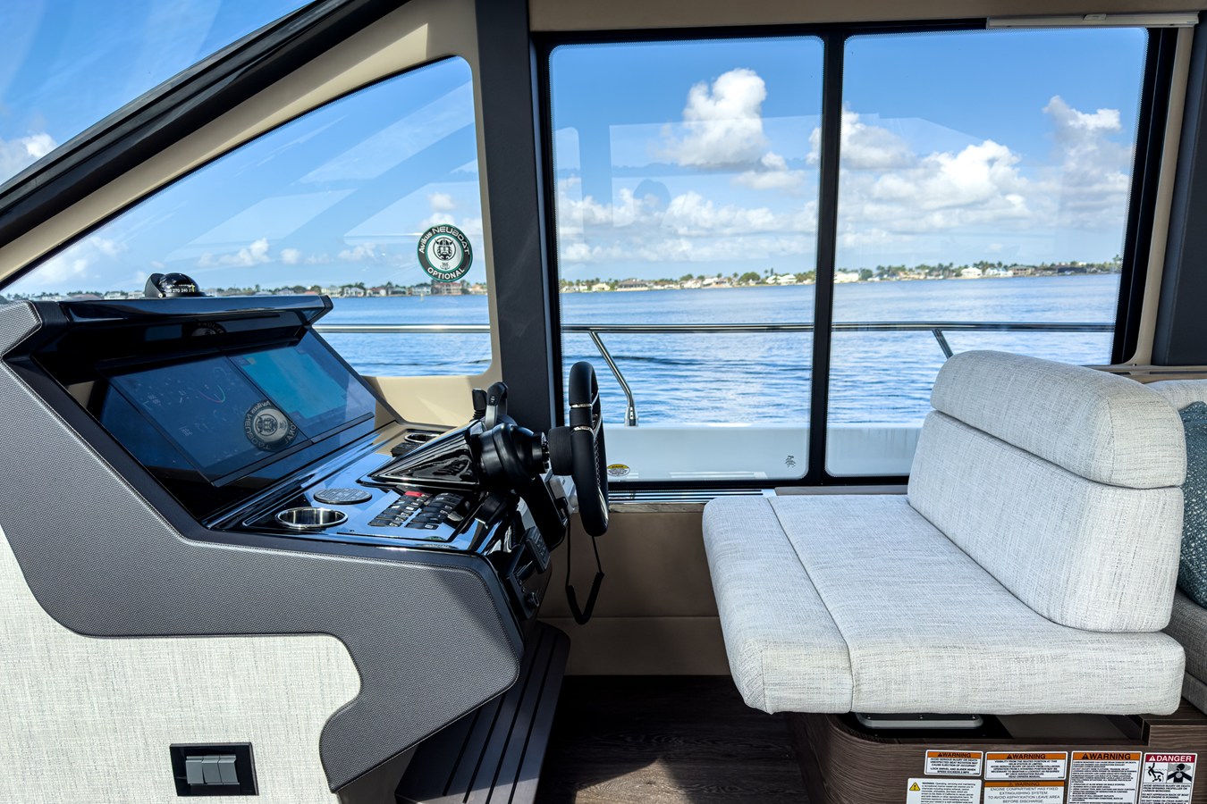 2026 Cruisers Yachts 50 FLY 34