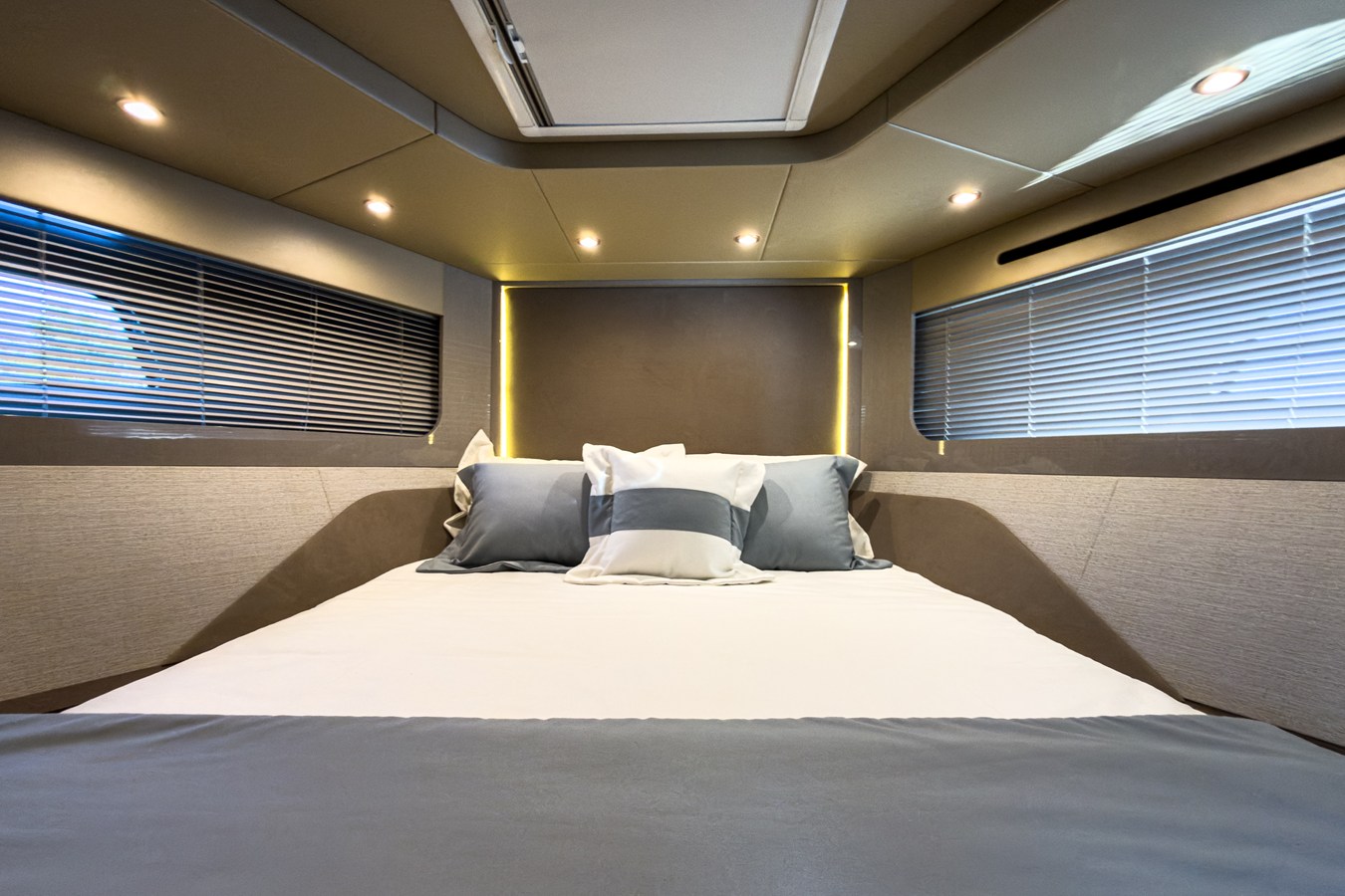 2026 Cruisers Yachts 50 FLY 40