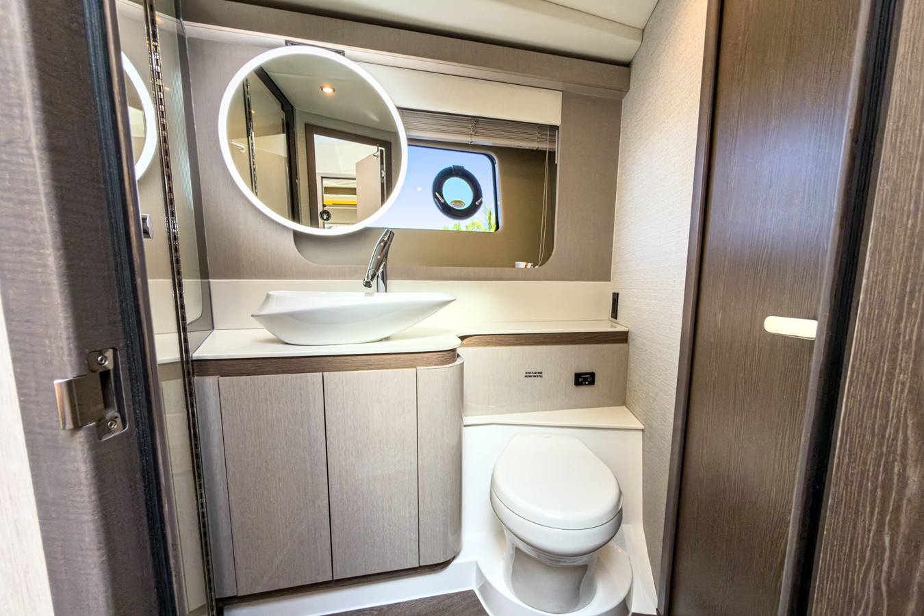 2026 Cruisers Yachts 50 FLY 46