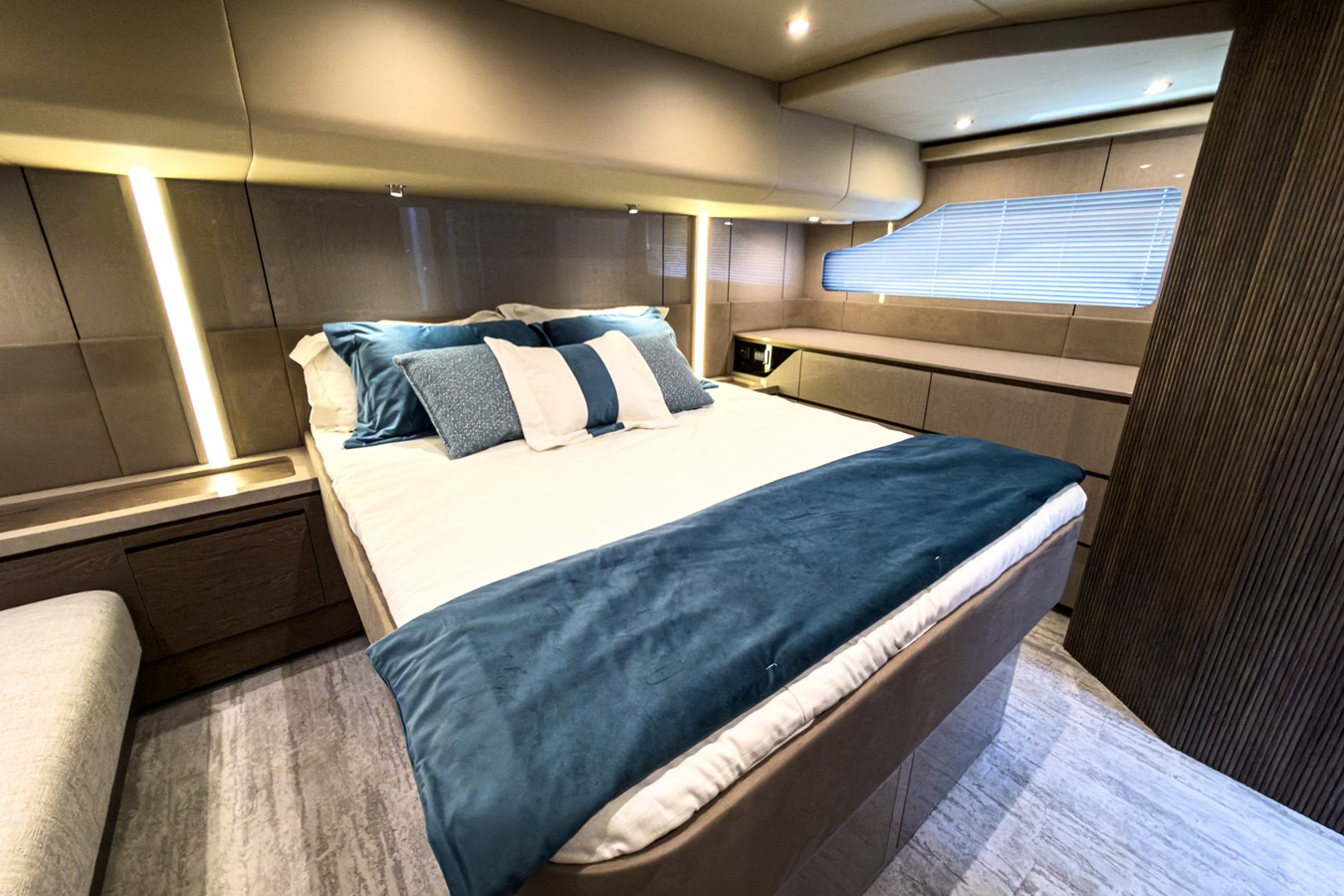 2026 Cruisers Yachts 50 FLY 53