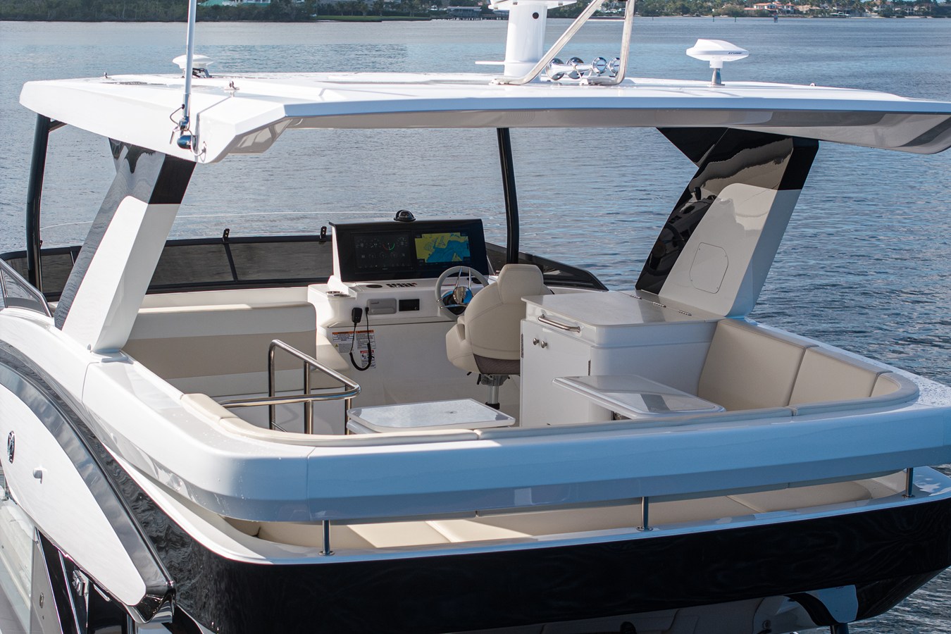 2026 Cruisers Yachts 50 FLY 68