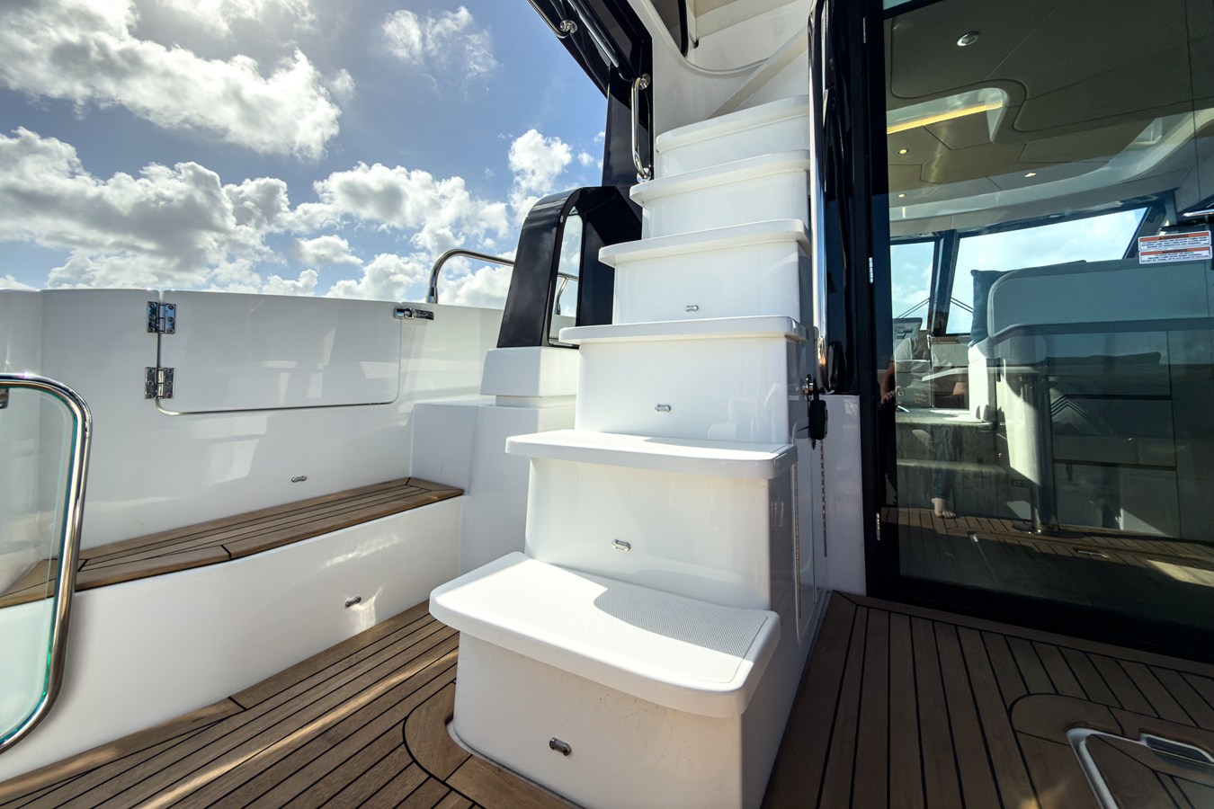 2026 Cruisers Yachts 50 FLY 69