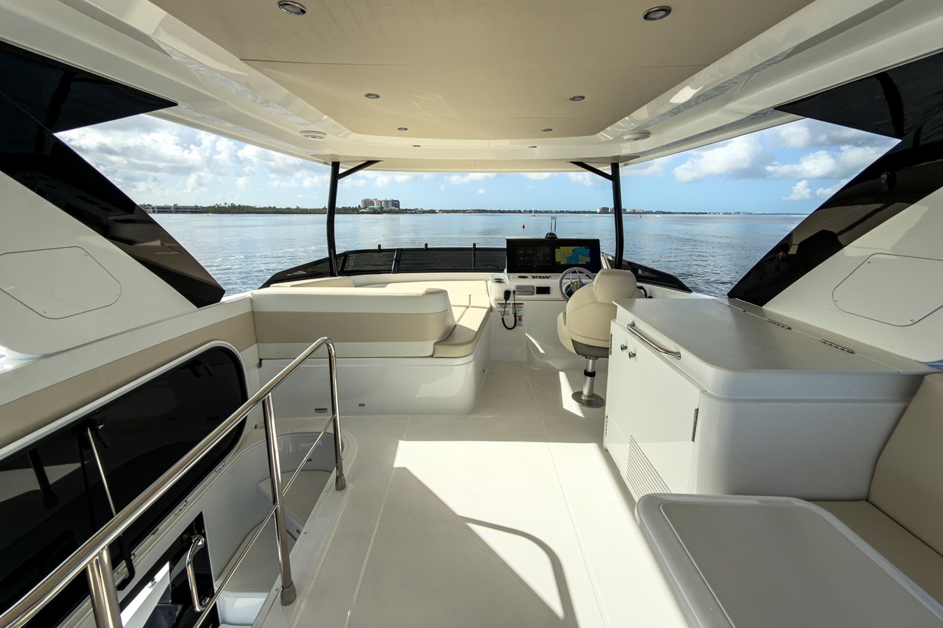 2026 Cruisers Yachts 50 FLY 70