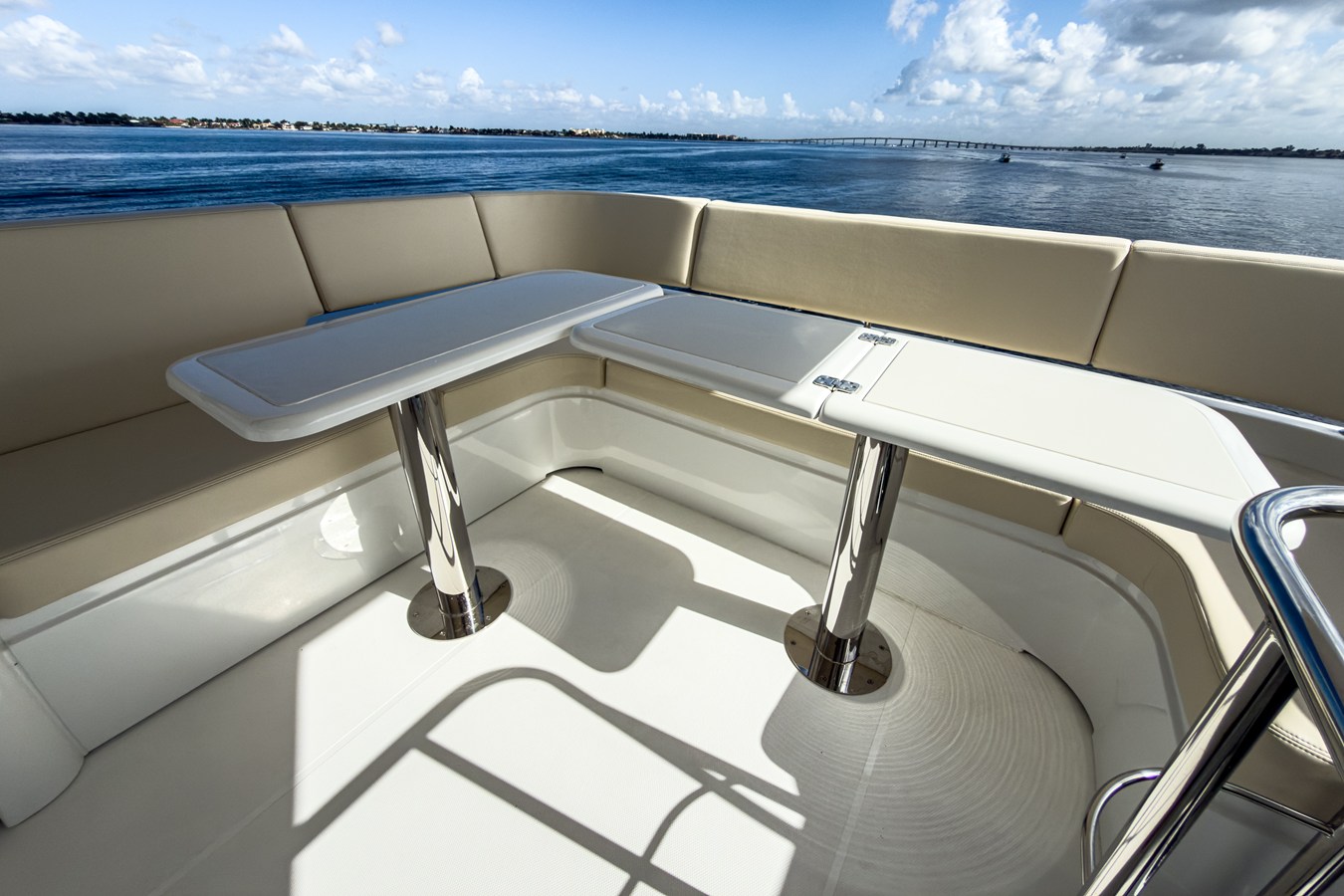 2026 Cruisers Yachts 50 FLY 79