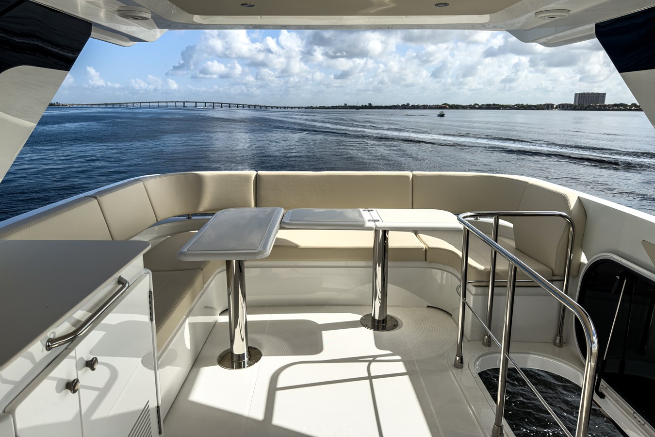 2026 Cruisers Yachts 50 FLY 81
