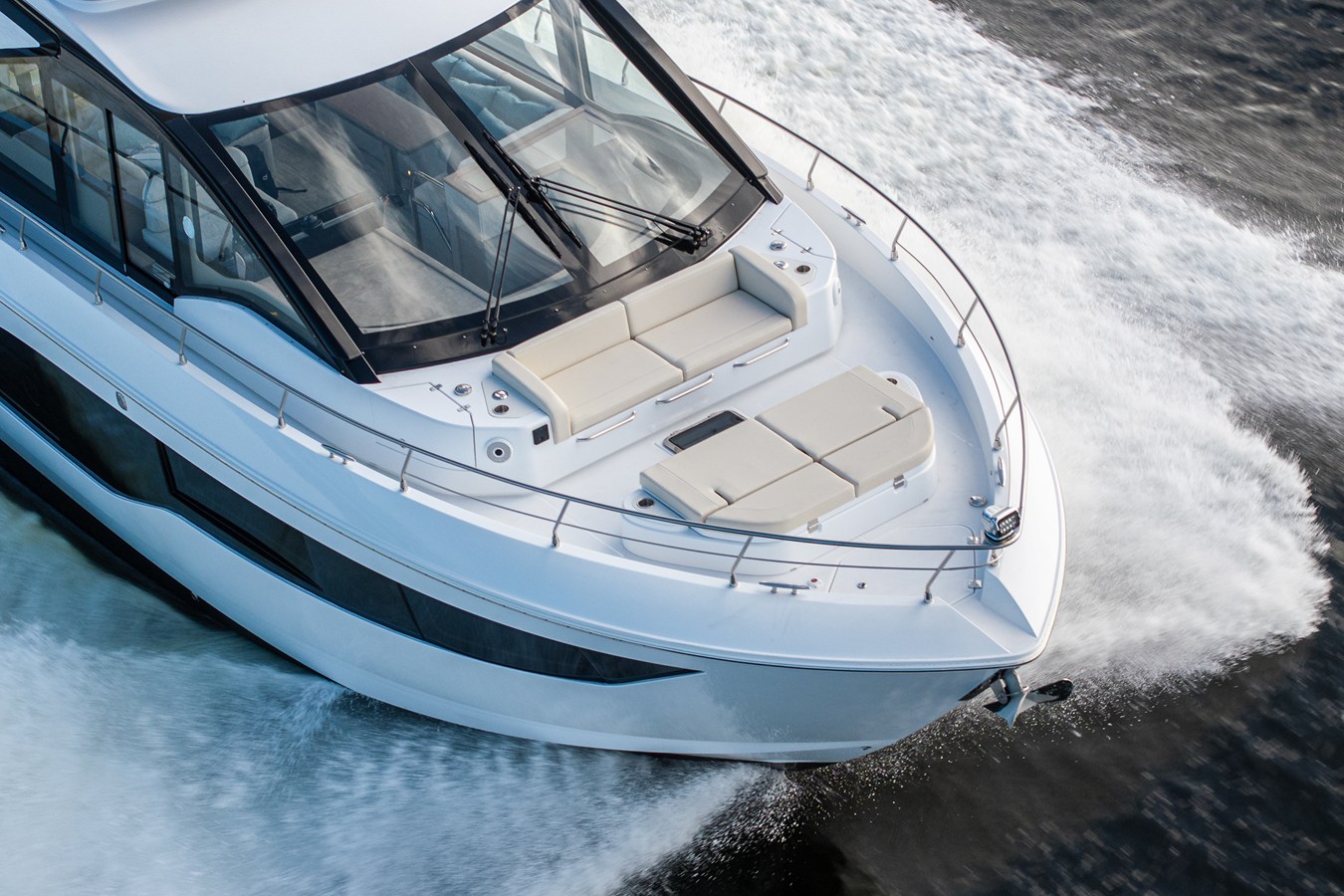 2026 Cruisers Yachts 50 FLY 82