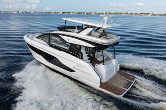 Cruisers Yachts 50 FLY 4 2026 Cruisers Yachts 50 FLY 5