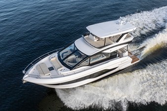 2026 Cruisers Yachts 50 FLY 7