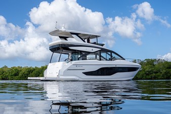 2026 Cruisers Yachts 50 FLY 9