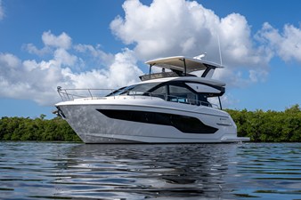 2026 Cruisers Yachts 50 FLY 12