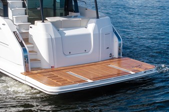 2026 Cruisers Yachts 50 FLY 13
