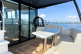2026 Cruisers Yachts 50 FLY 15