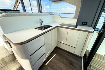 2026 Cruisers Yachts 50 FLY 19
