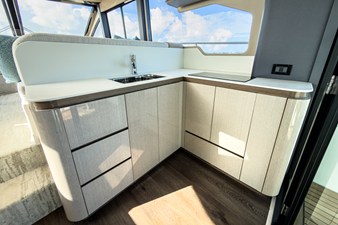 2026 Cruisers Yachts 50 FLY 27