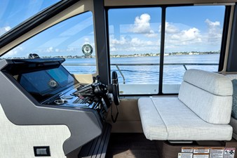 2026 Cruisers Yachts 50 FLY 34