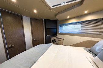 2026 Cruisers Yachts 50 FLY 43
