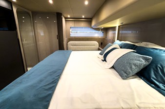 2026 Cruisers Yachts 50 FLY 51