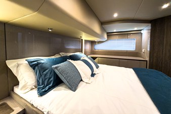 2026 Cruisers Yachts 50 FLY 54