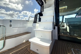 2026 Cruisers Yachts 50 FLY 69