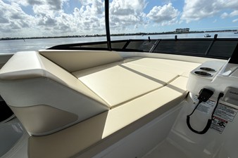 2026 Cruisers Yachts 50 FLY 77