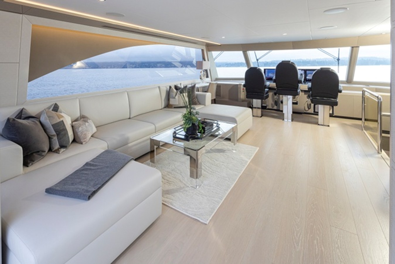 2027 Ocean Alexander 27R 22