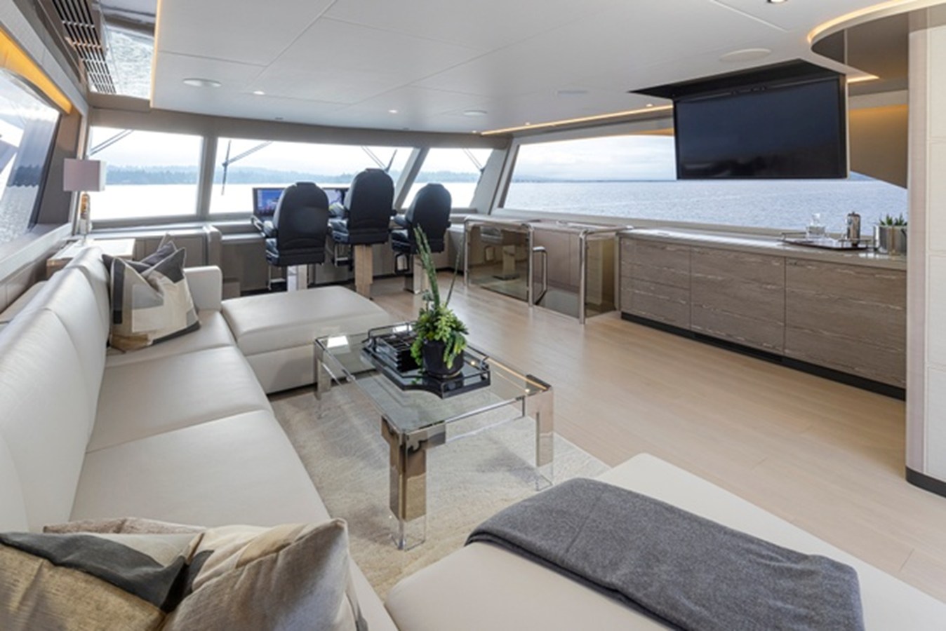 2027 Ocean Alexander 27R 23