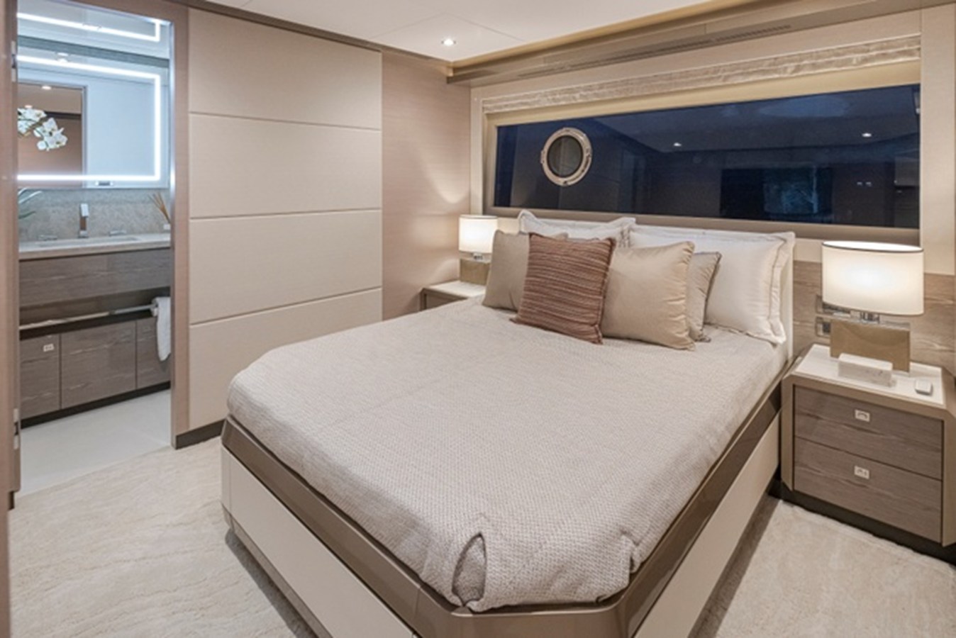 2027 Ocean Alexander 27R 43